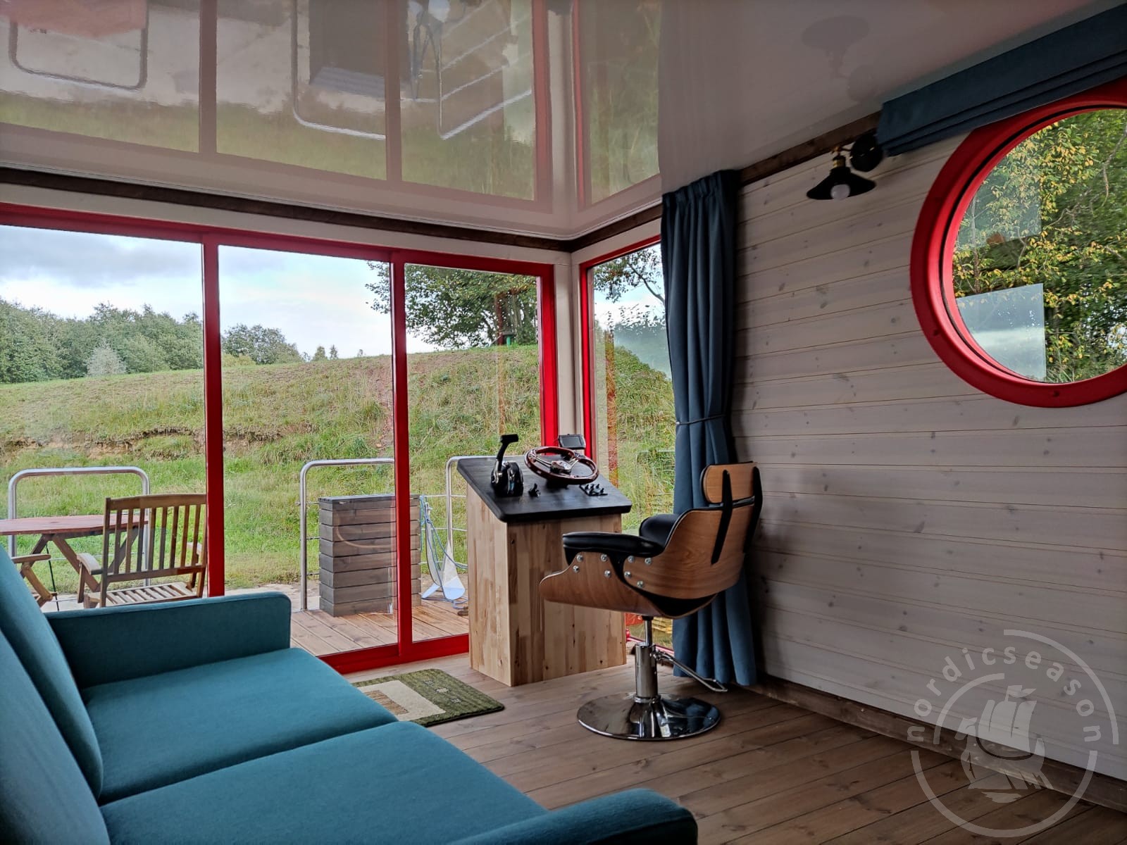 Eco23_Nordic32_Houseboat_NordicSeason_023