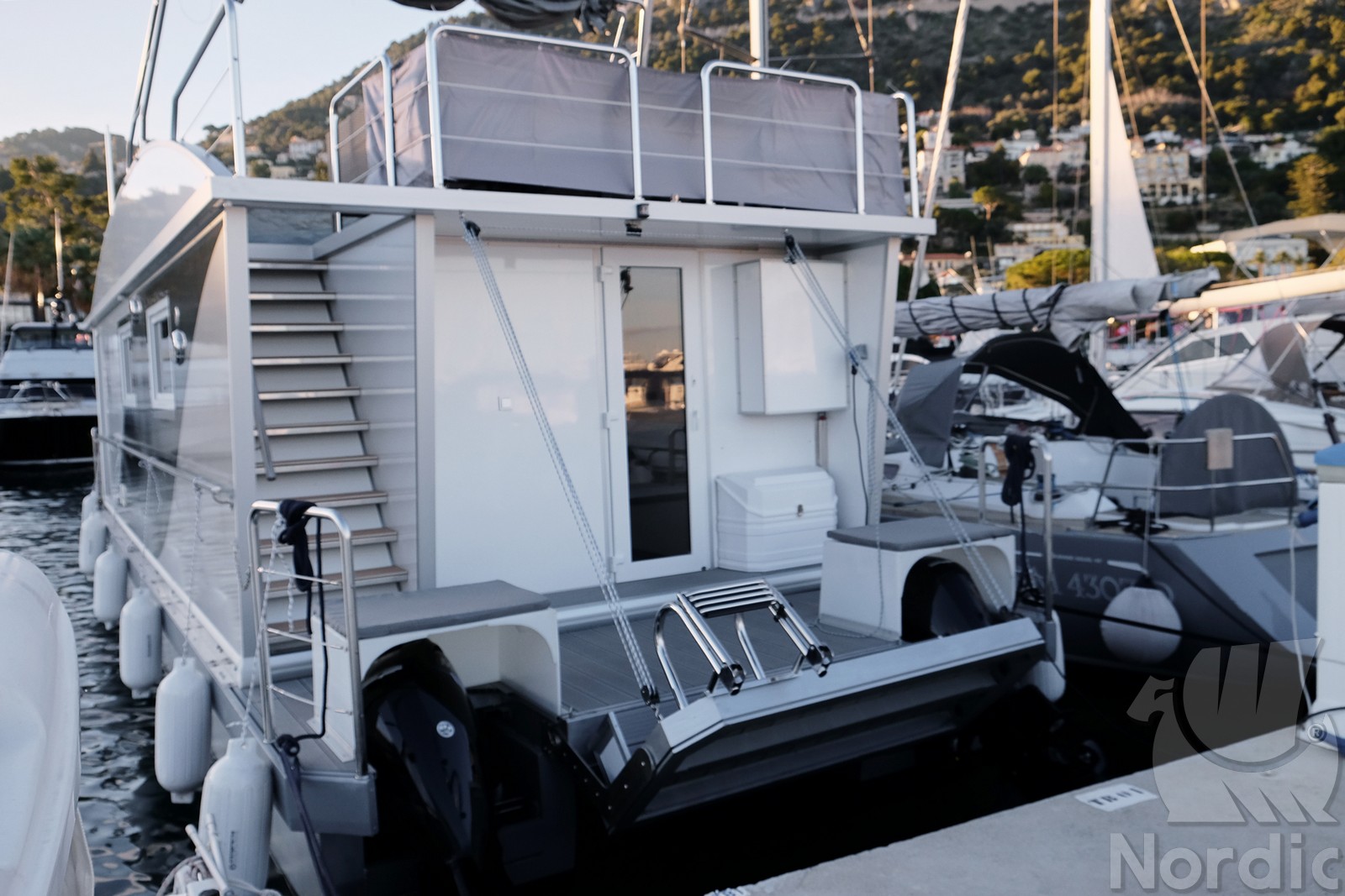 Sea37_Nordic47_Houseboat_NordicSeason_001_105