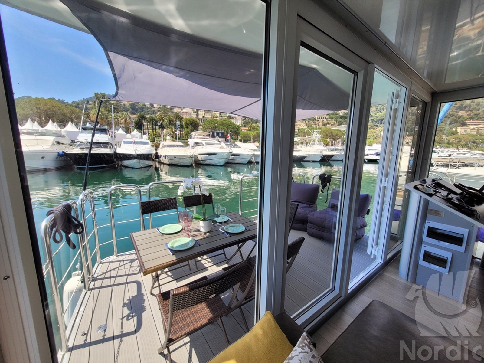 Sea37_Nordic47_Houseboat_NordicSeason_001_108