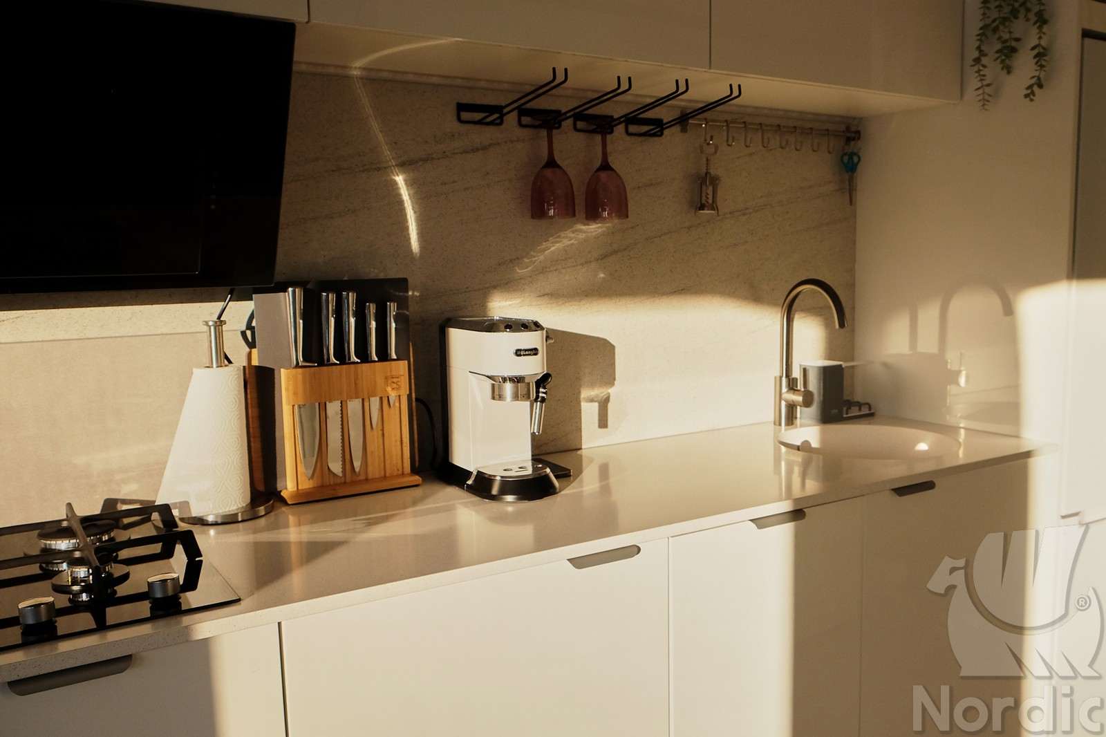Sea37_Nordic47_Houseboat_NordicSeason_001_113