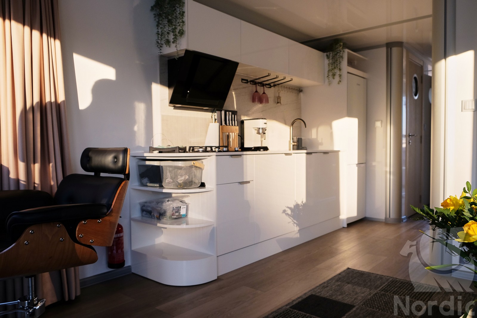 Sea37_Nordic47_Houseboat_NordicSeason_001_114